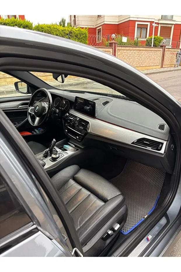 Bmw 5 Serisi G-30 2017-2023 Uyumlu Yeni Nesil Araca Özel Akıllı Oto Paspas Havuzlu Oto Paspas